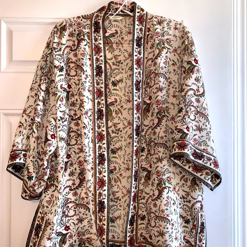 Max Studio short sleeve Kimono.
